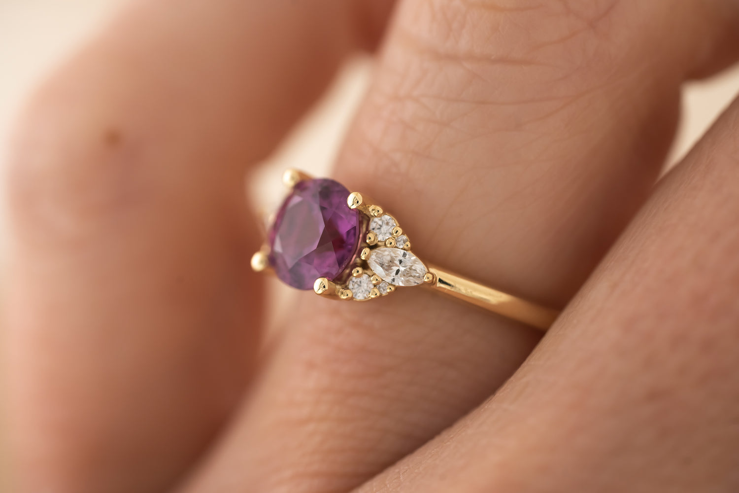 The Aya Ring | 1.64 CT Round Magenta Sapphire - Lavender Creek Gems