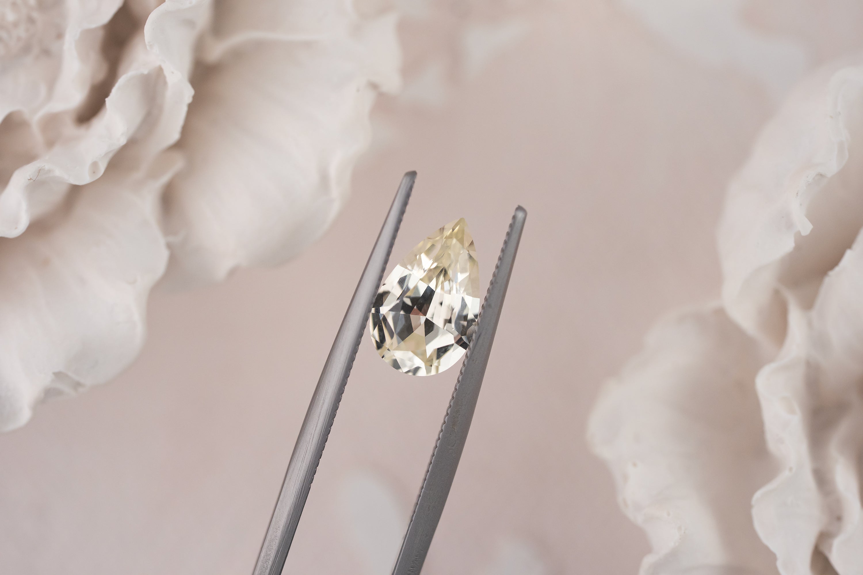 1.62 CT Pear Light Yellow Sapphire