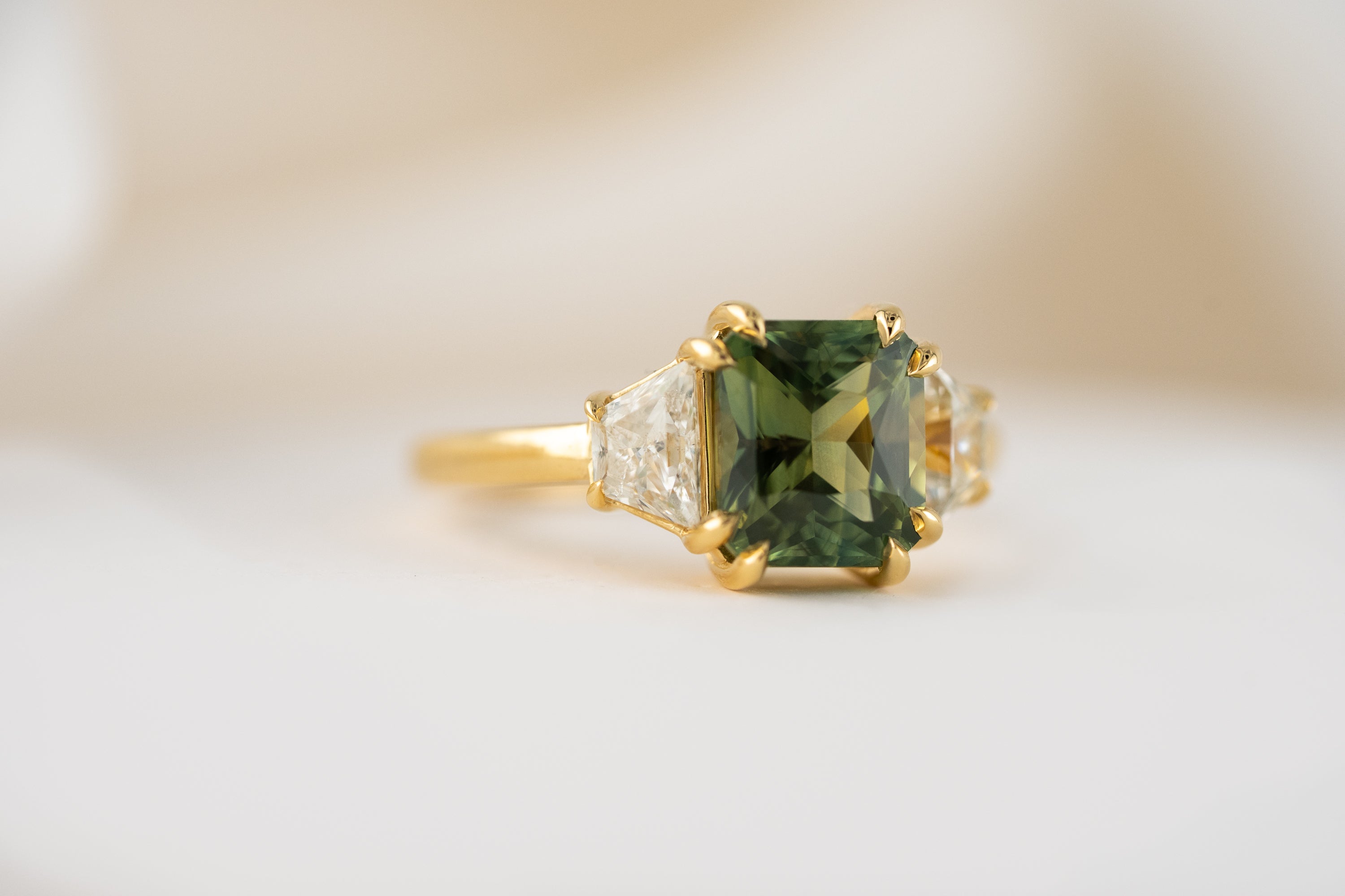 The Tría Ring | 3.09 CT Radiant Green Sapphire