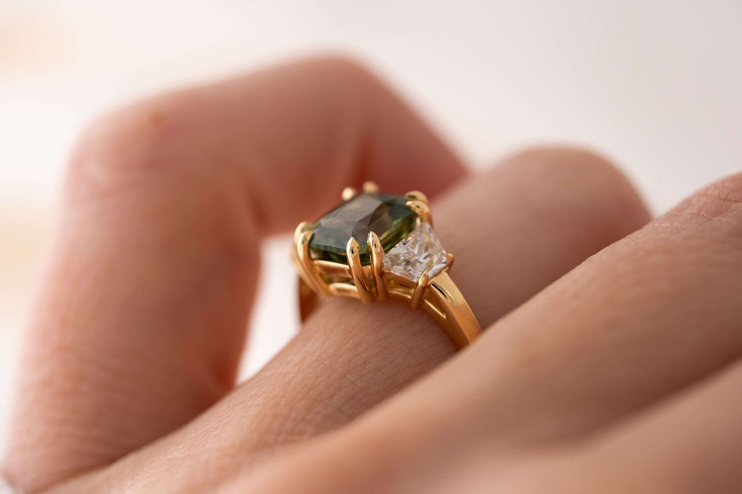 The Tría Ring | 3.09 CT Radiant Green Sapphire