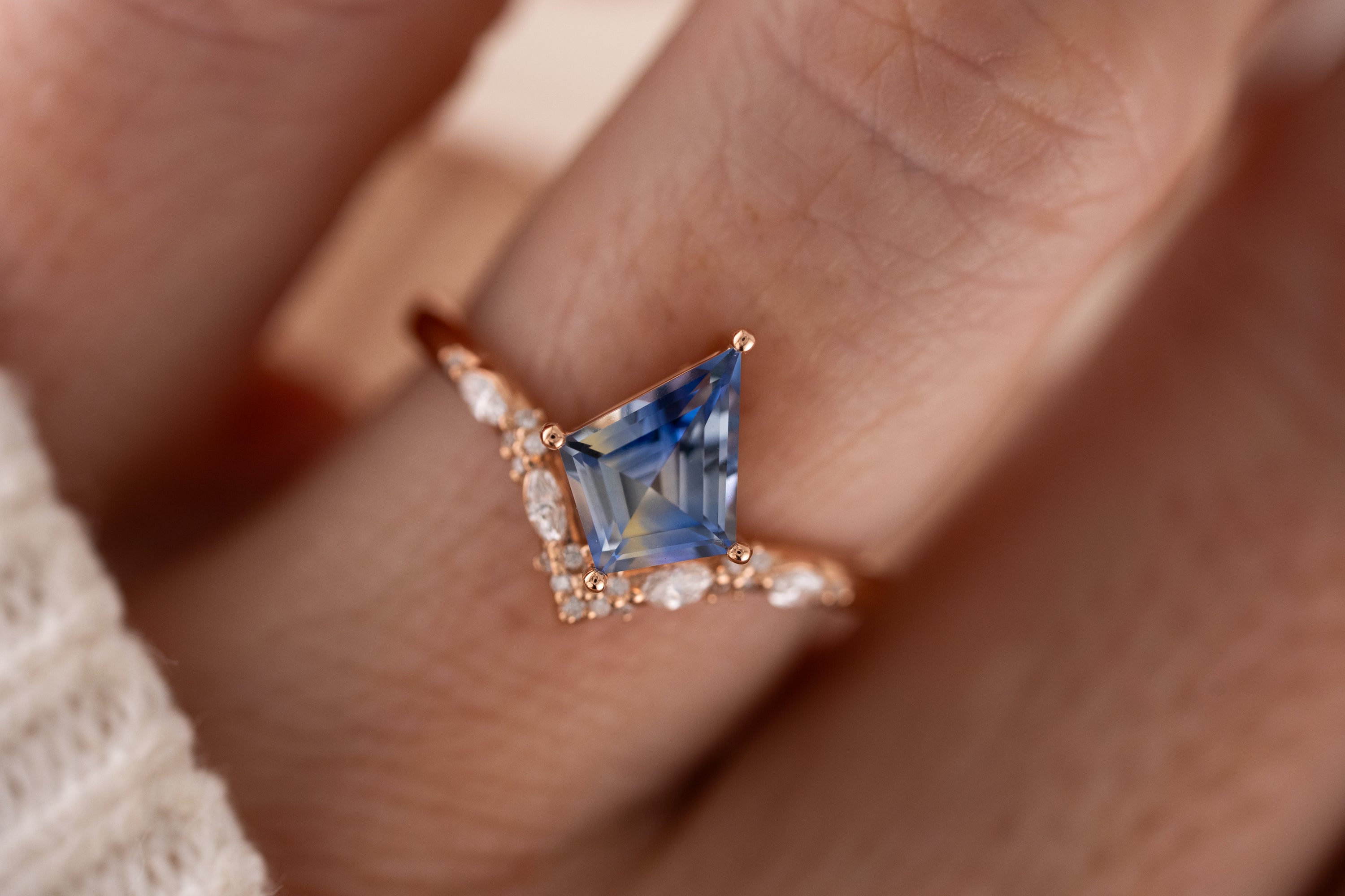The Half Oracle Ring | 1.31 CT Kite Bicolor Blue Sapphire