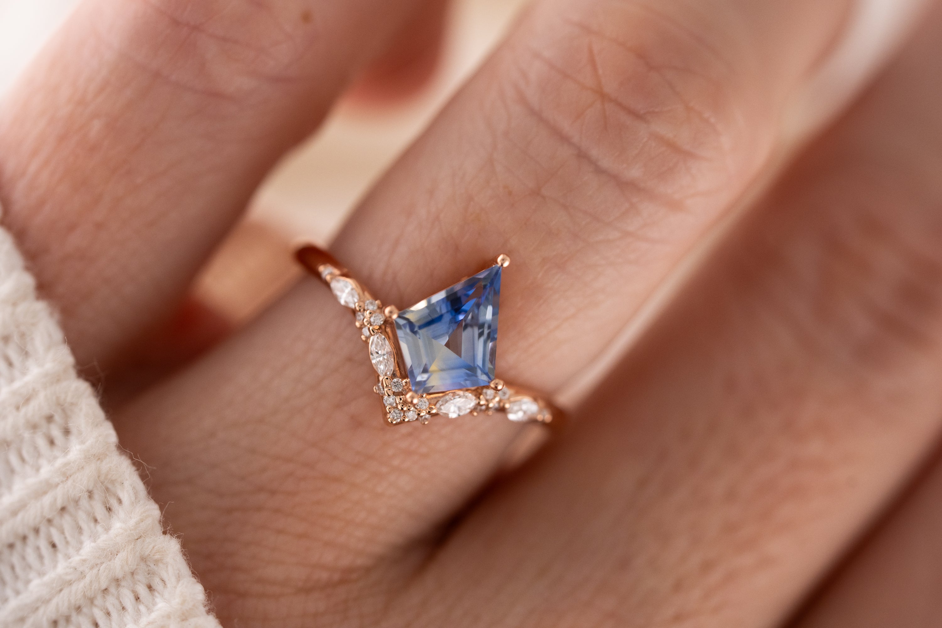 The Half Oracle Ring | 1.31 CT Kite Bicolor Blue Sapphire