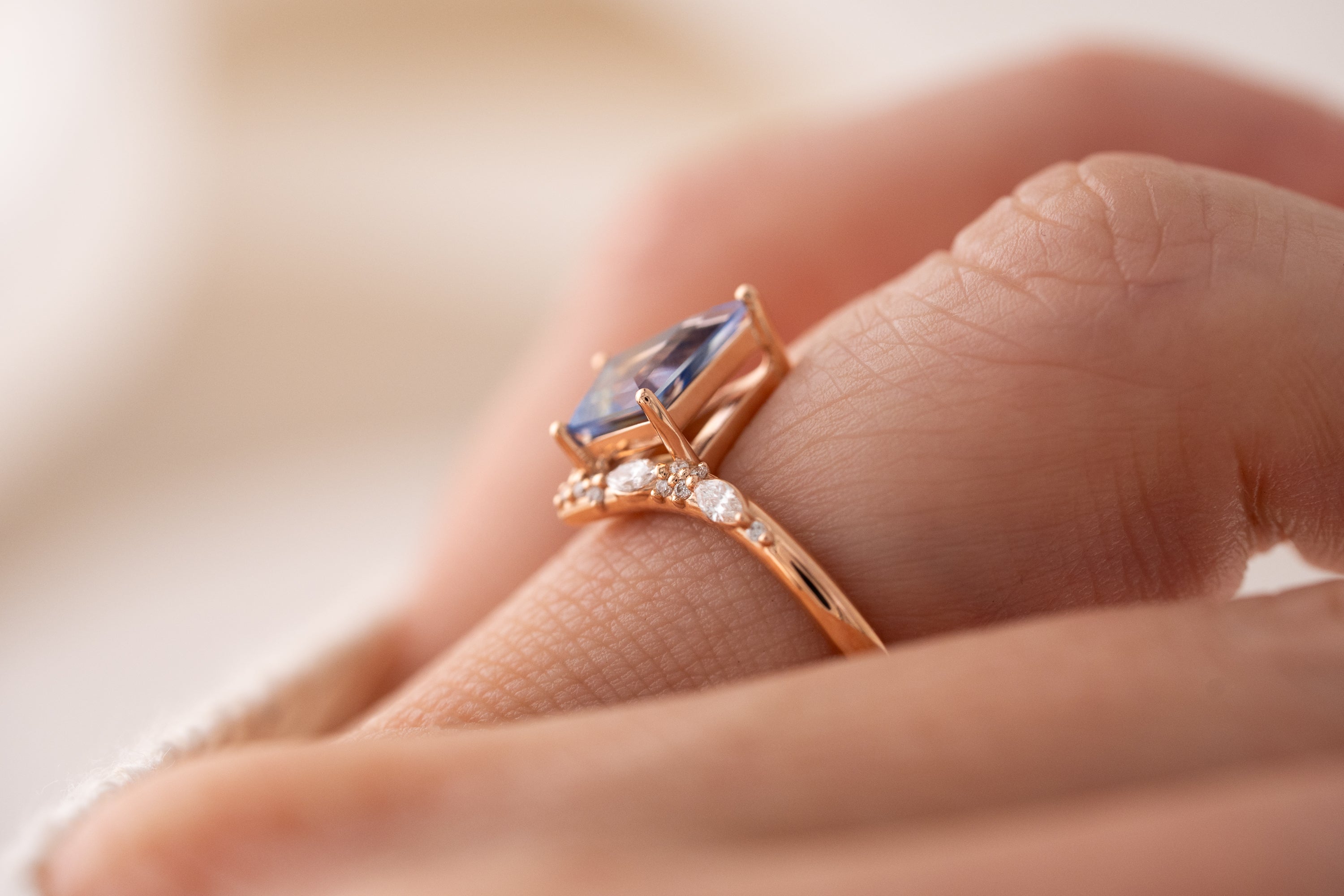 The Half Oracle Ring | 1.31 CT Kite Bicolor Blue Sapphire