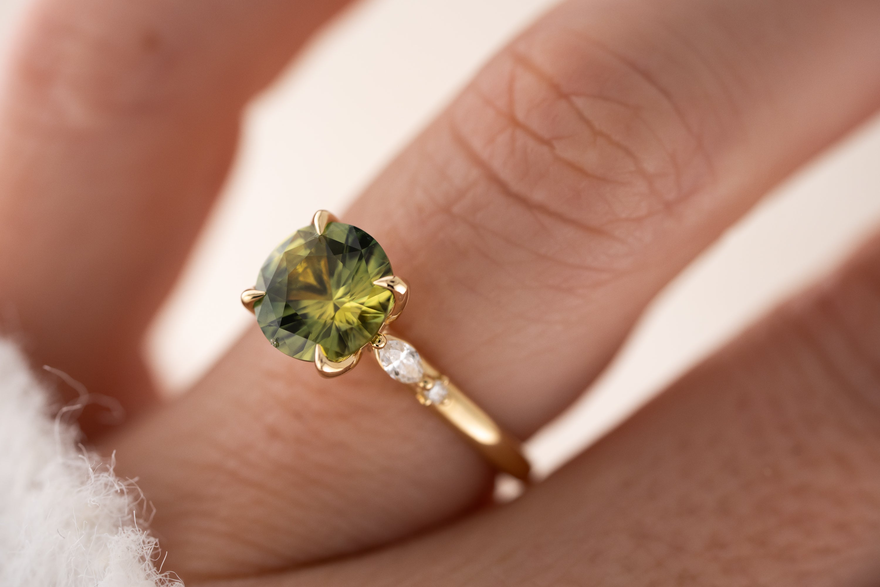 The Skyward Ring | 2.49 CT Round Green Parti Sapphire