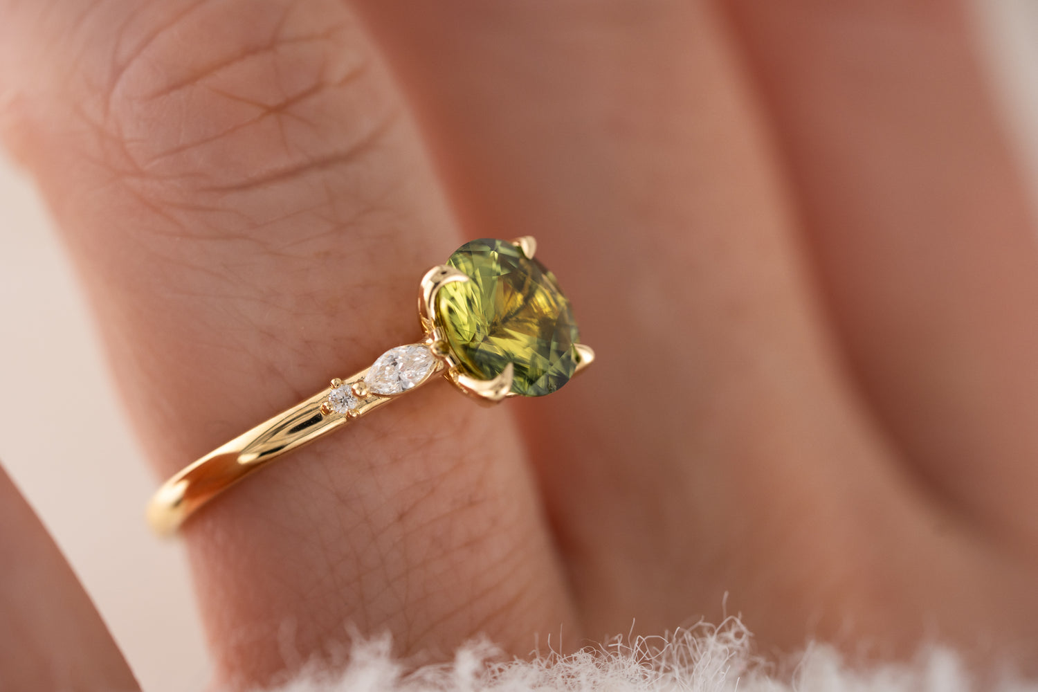 The Skyward Ring | 2.49 CT Round Green Parti Sapphire