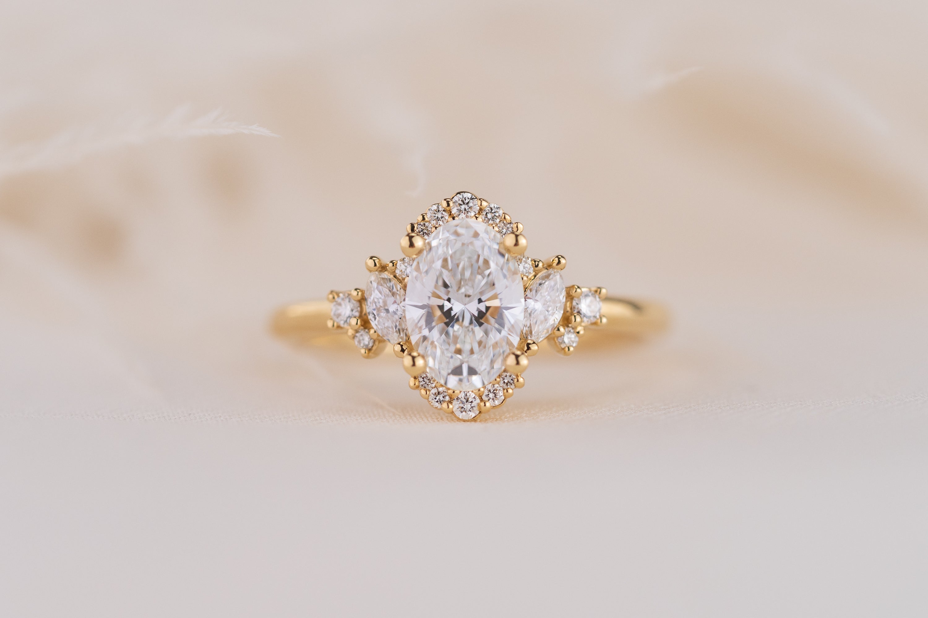 The Naevia Ring | 1 CT Oval Diamond