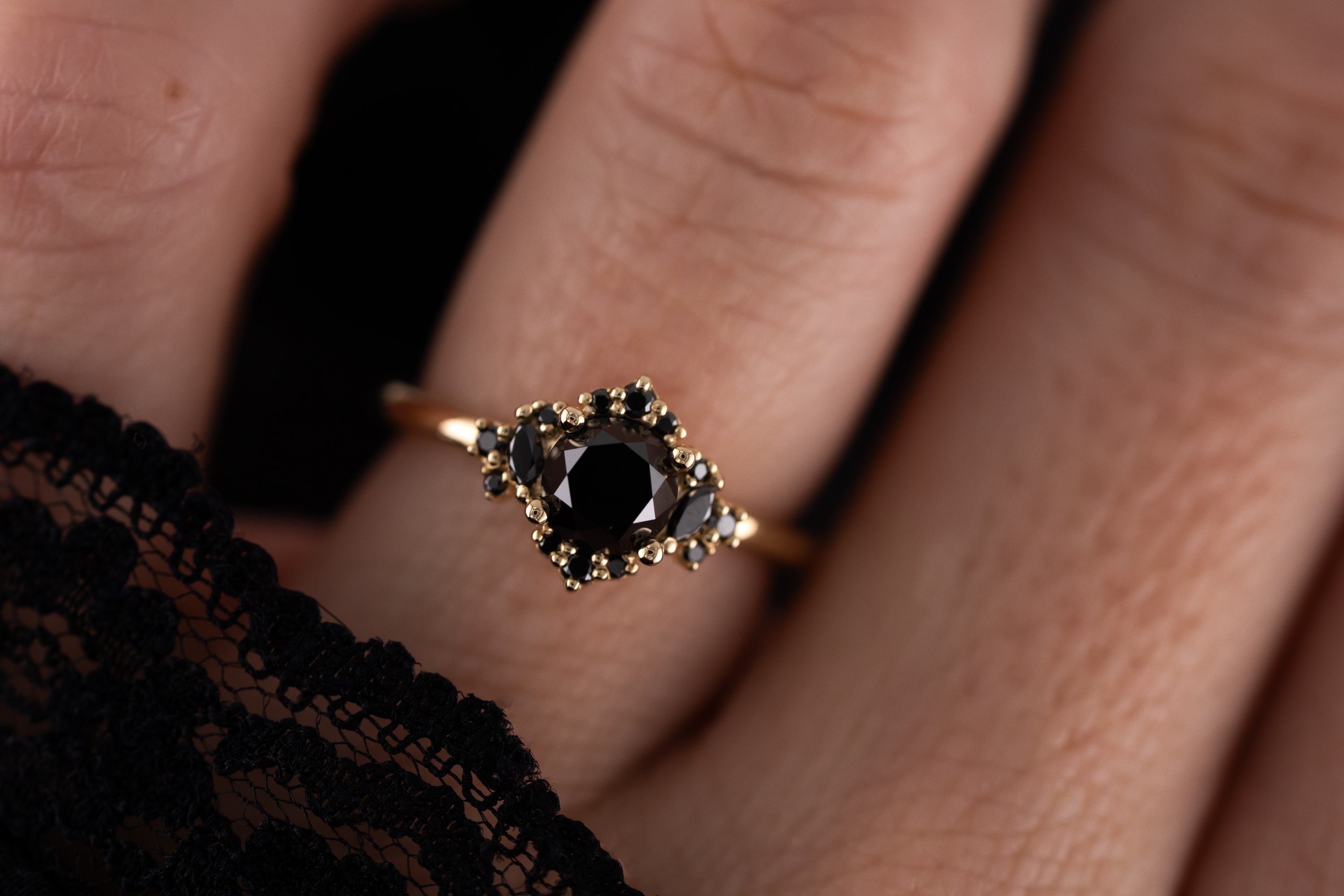 The Naevia Ring | 1 CT Round Black Diamond