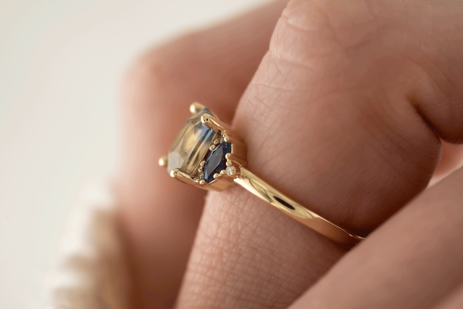 The Low Maren Ring | 1.81 CT Cushion Bi-color Sapphire - Lavender Creek Gems