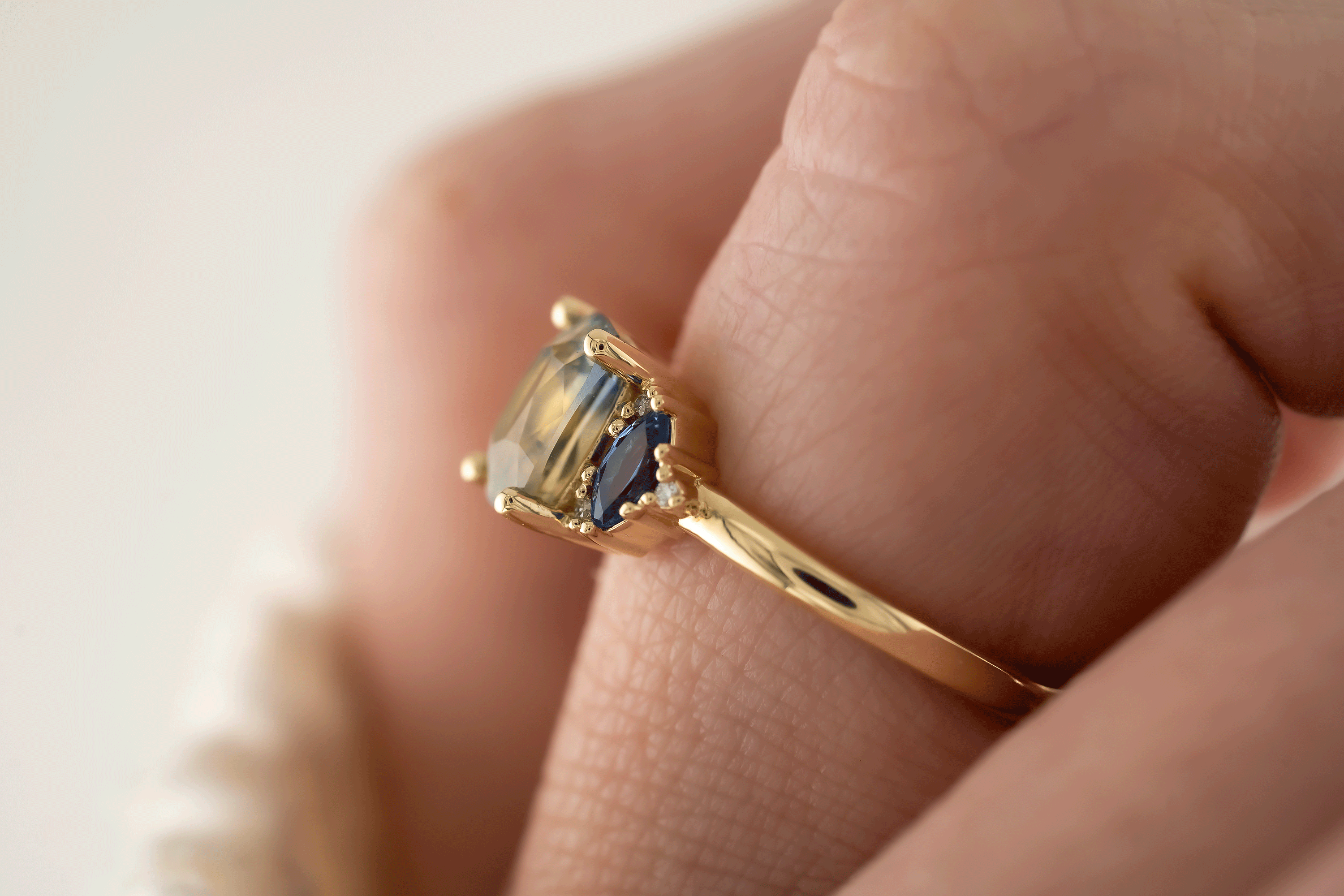 The Low Maren Ring | 1.81 CT Cushion Bi-color Sapphire - Lavender Creek Gems