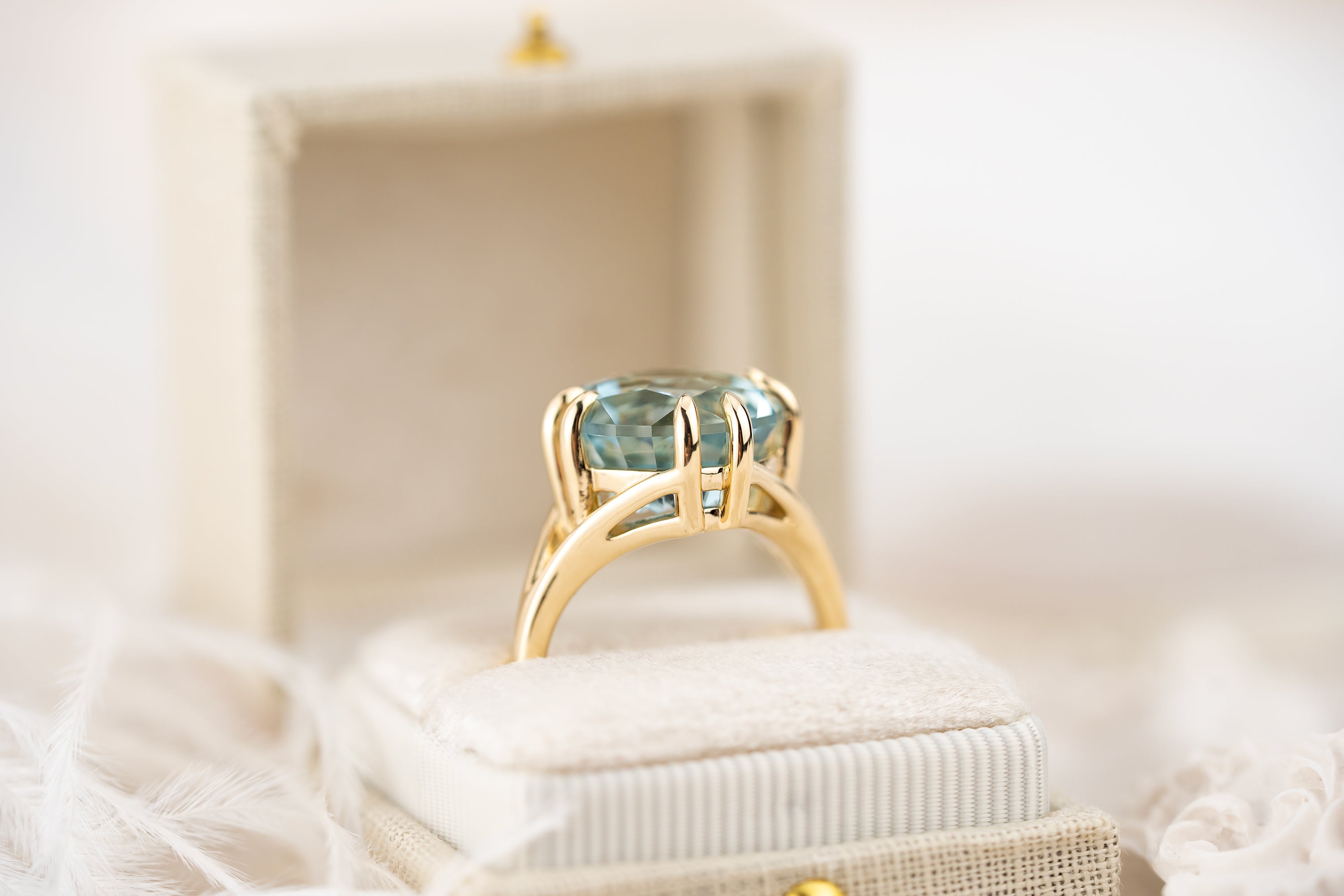 The Willow Ring | 7.9 CT Round Starbrite™ Aquamarine