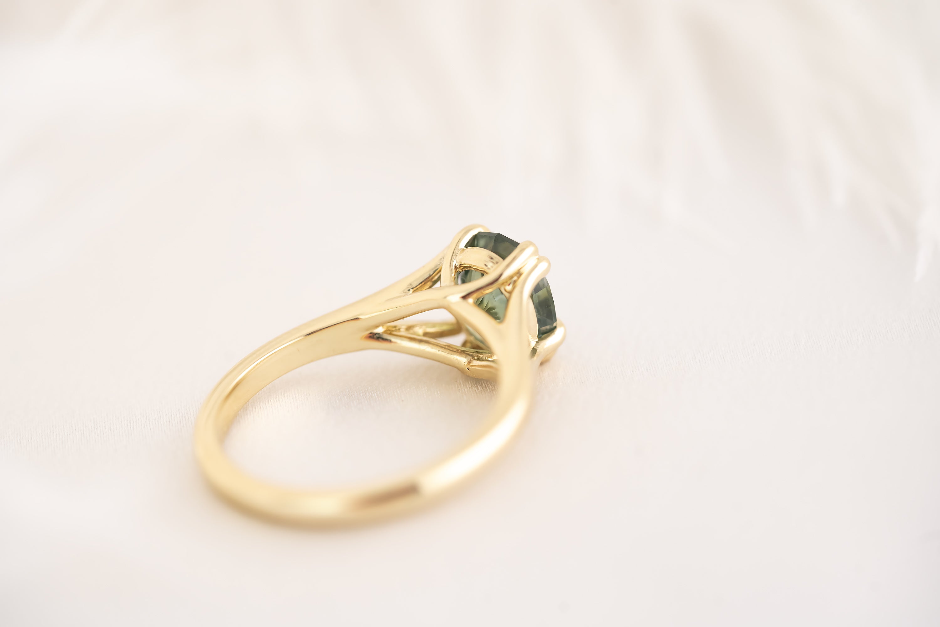 The Weaver Ring - 2.41 CT Oval Montana Sapphire - Lavender Creek Gems