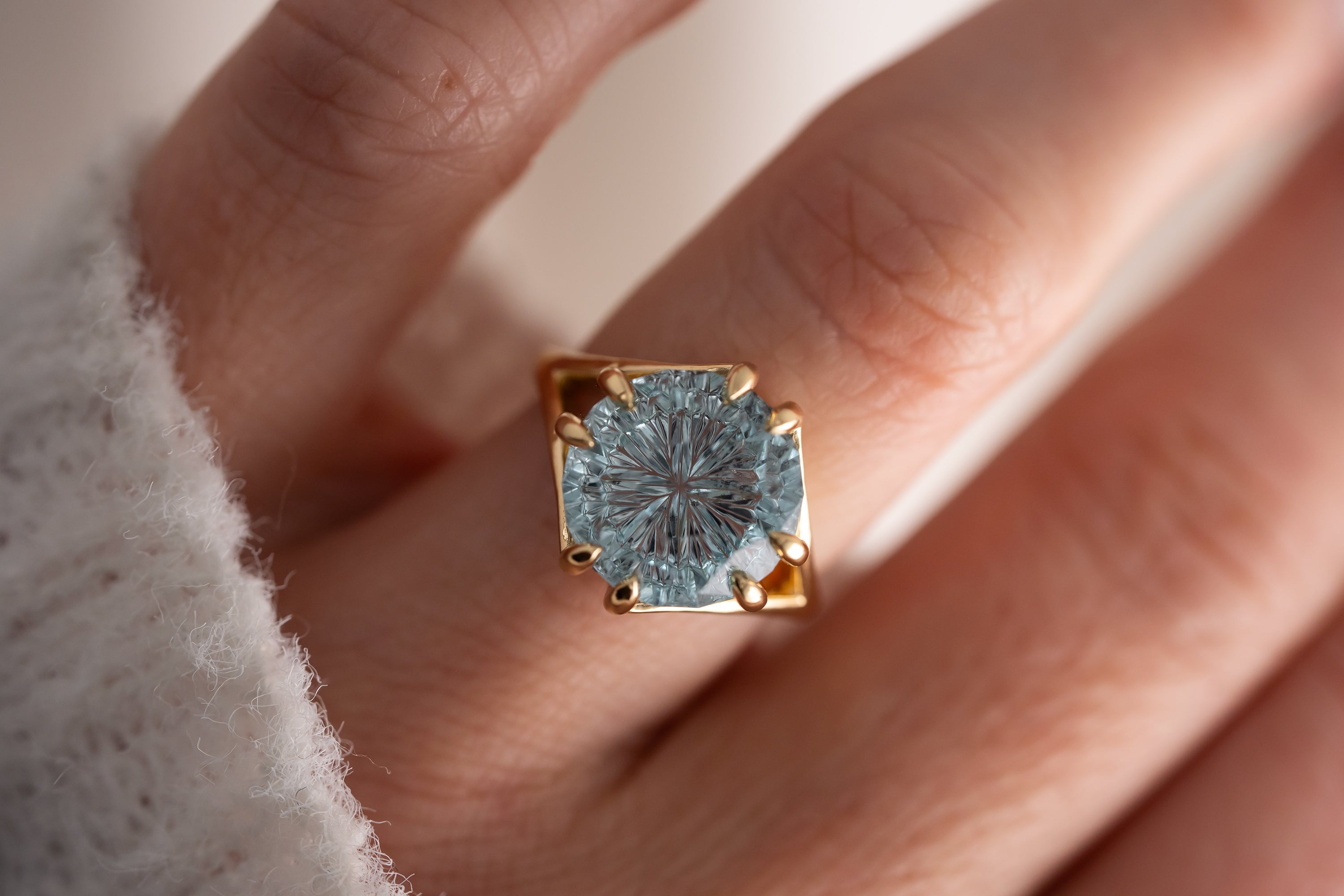 The Willow Ring | 7.9 CT Round Starbrite™ Aquamarine