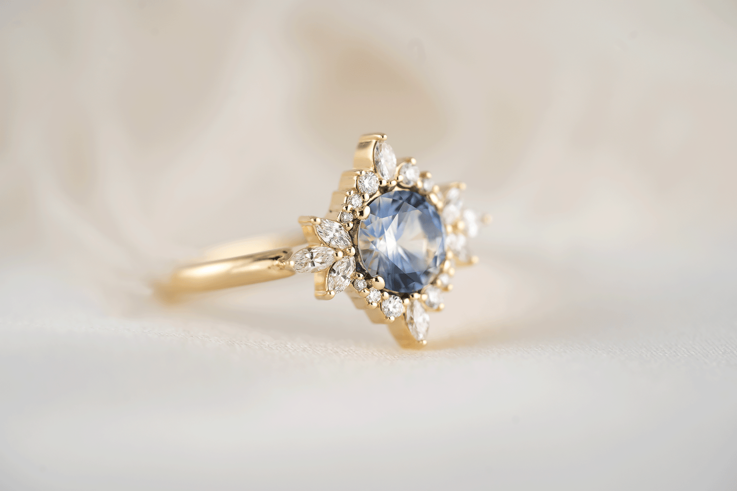 The Eyelet Ring | 1 CT Round Bicolor Sapphire - Lavender Creek Gems