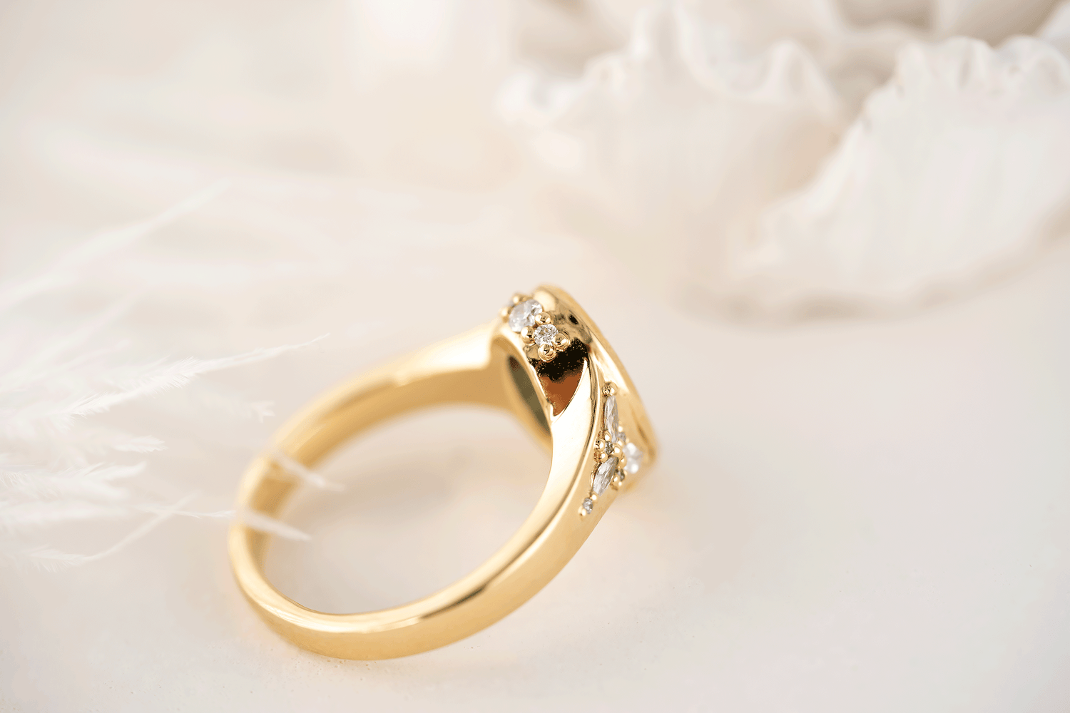 The Daylight Ring | 3.15 CT Oval Starbrite™ Bicolor Blue Zircon - Lavender Creek Gems