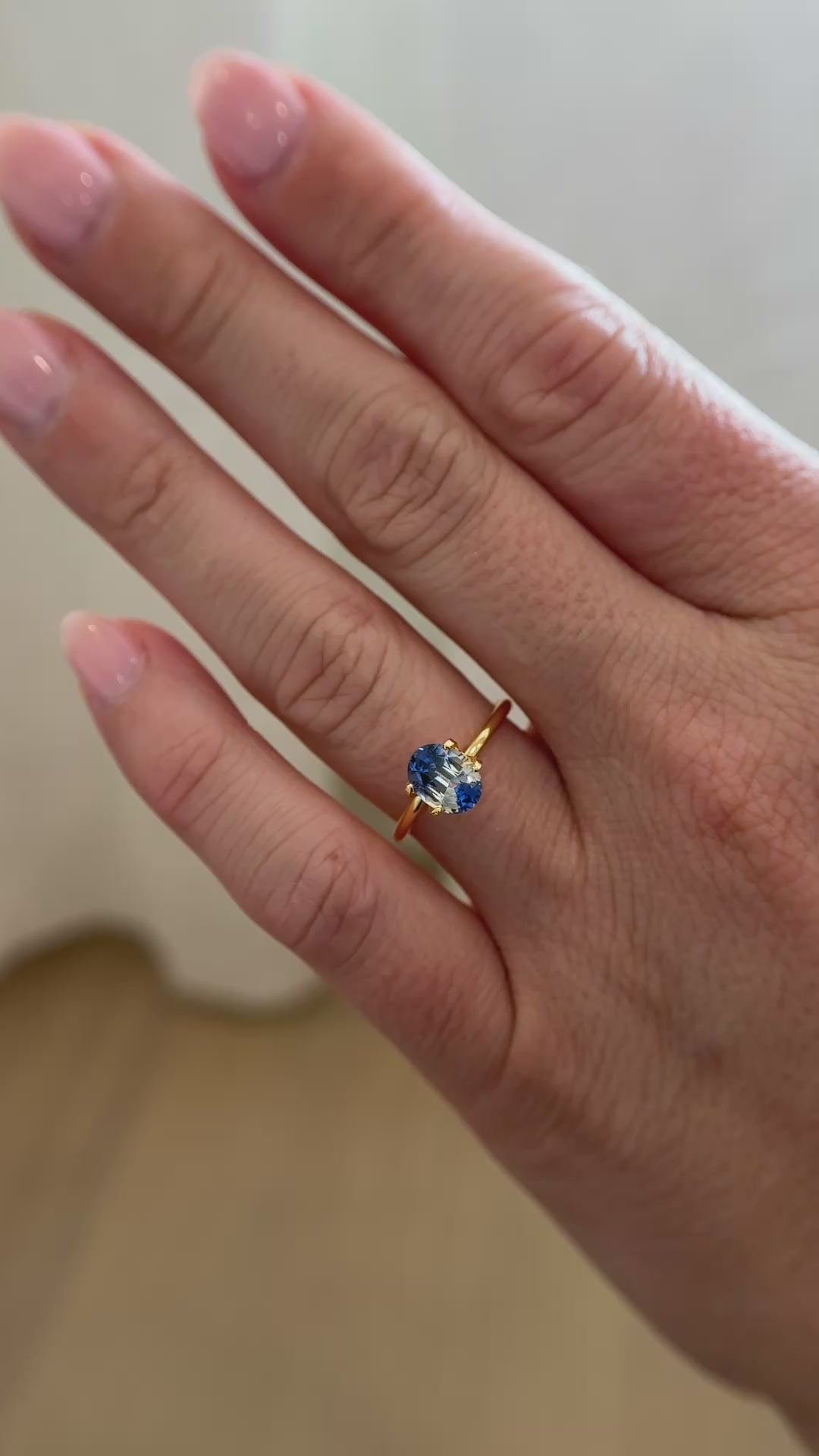 1.57 CT Oval Cut Bicolor Blue Sapphire