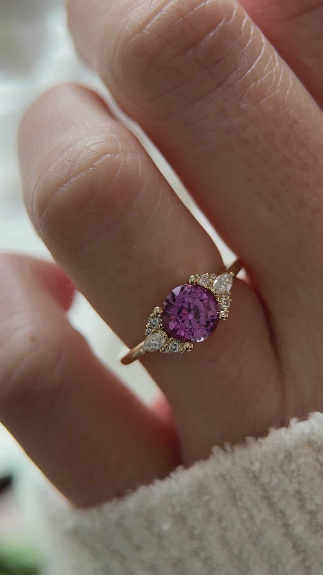 The Aya Ring | 1.64 CT Round Magenta Sapphire