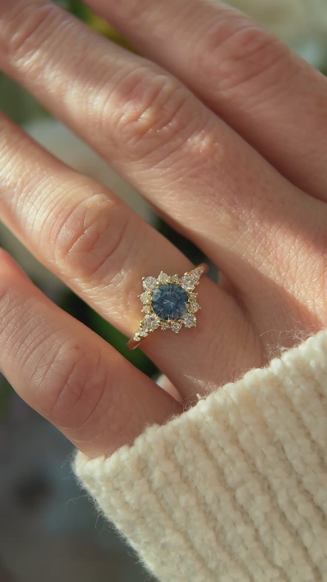 The Bloom Ring | 0.99 CT Round Montana Sapphire