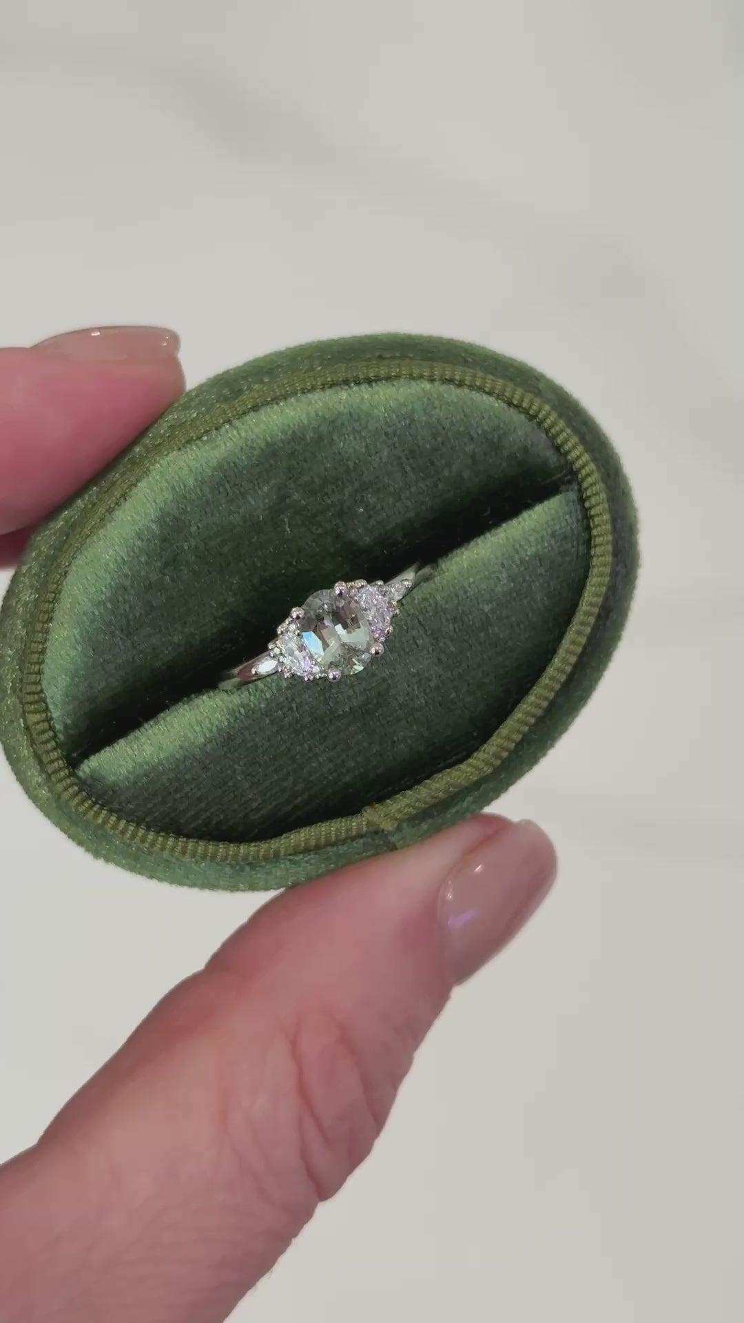 The Low Maeve Ring | 0.92 CT Oval Green Sapphire