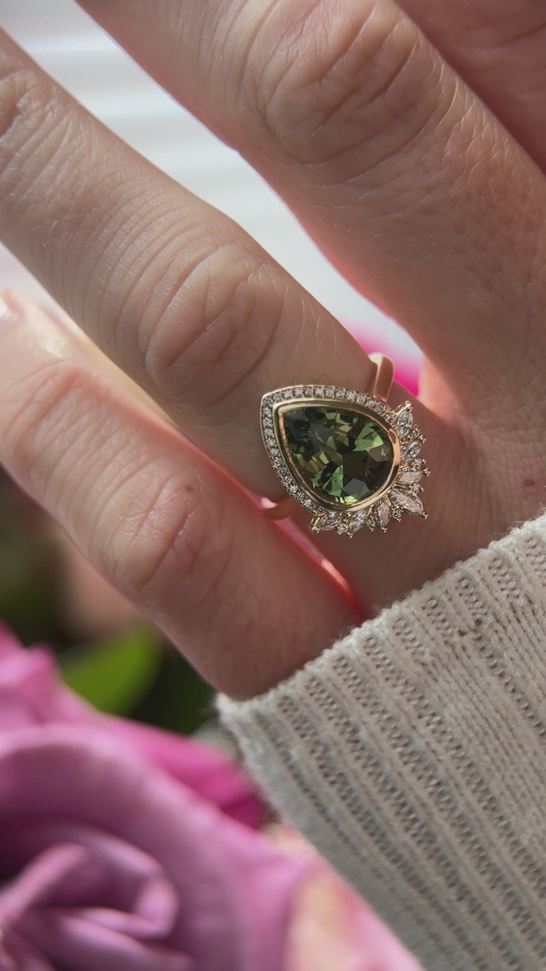 The Penelope Ring | 3.82 CT Green Sapphire