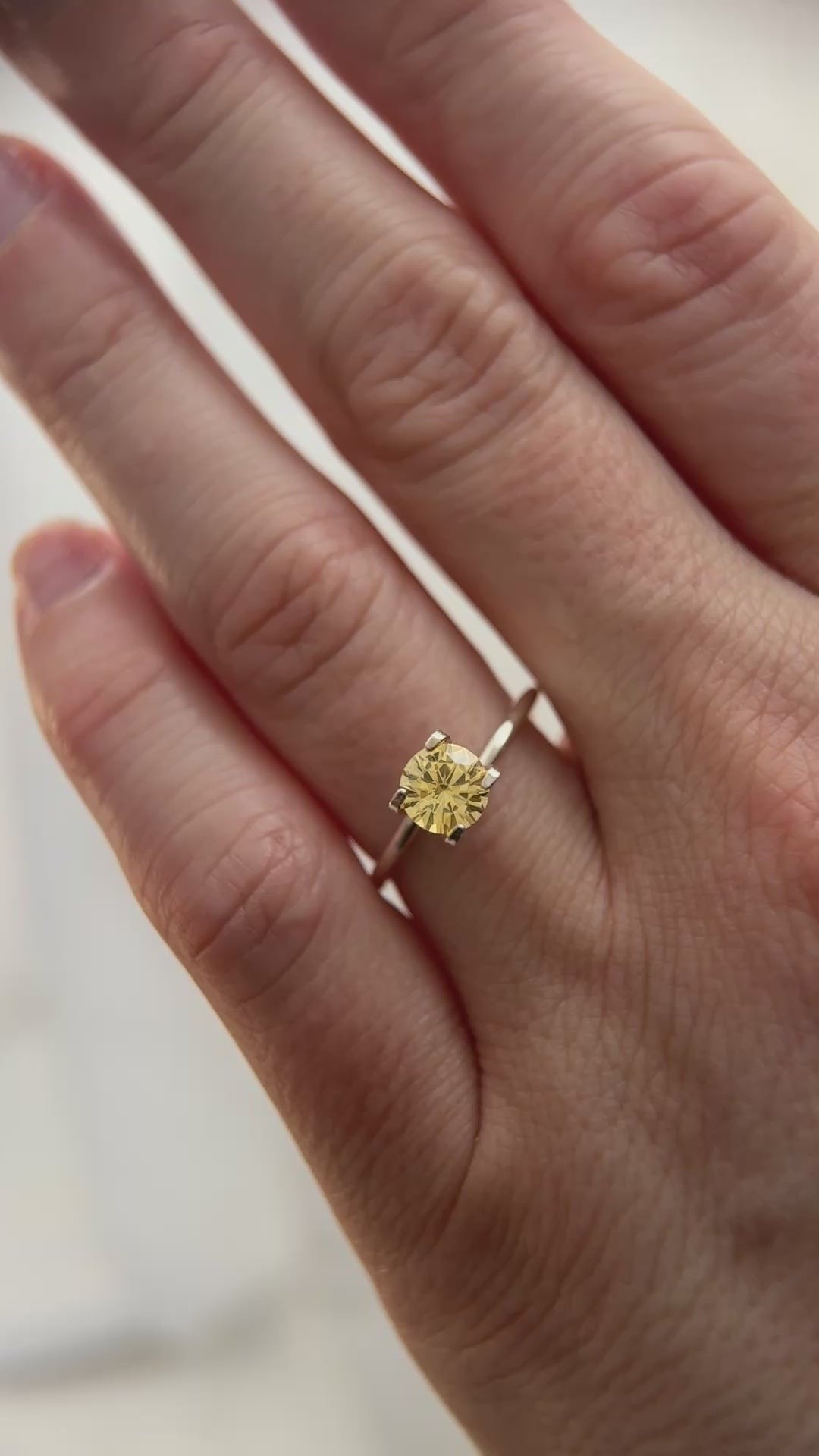 1.03 CT Round Cut Yellow Sapphire