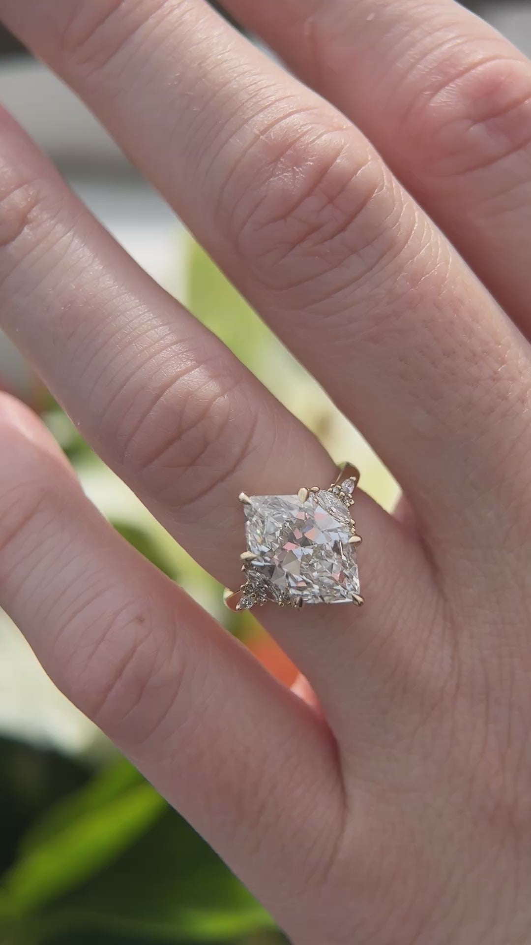 The Low Maeve Ring | 4.1 CT Duchess Diamond