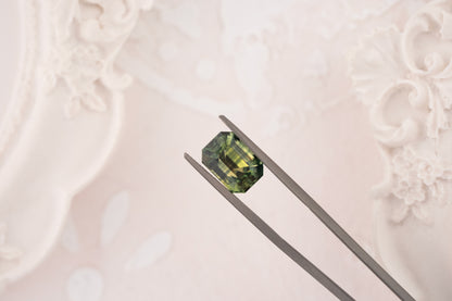 3.99 CT Emerald Cut Bicolor Deep Green Sapphire - Lavender Creek Gems 