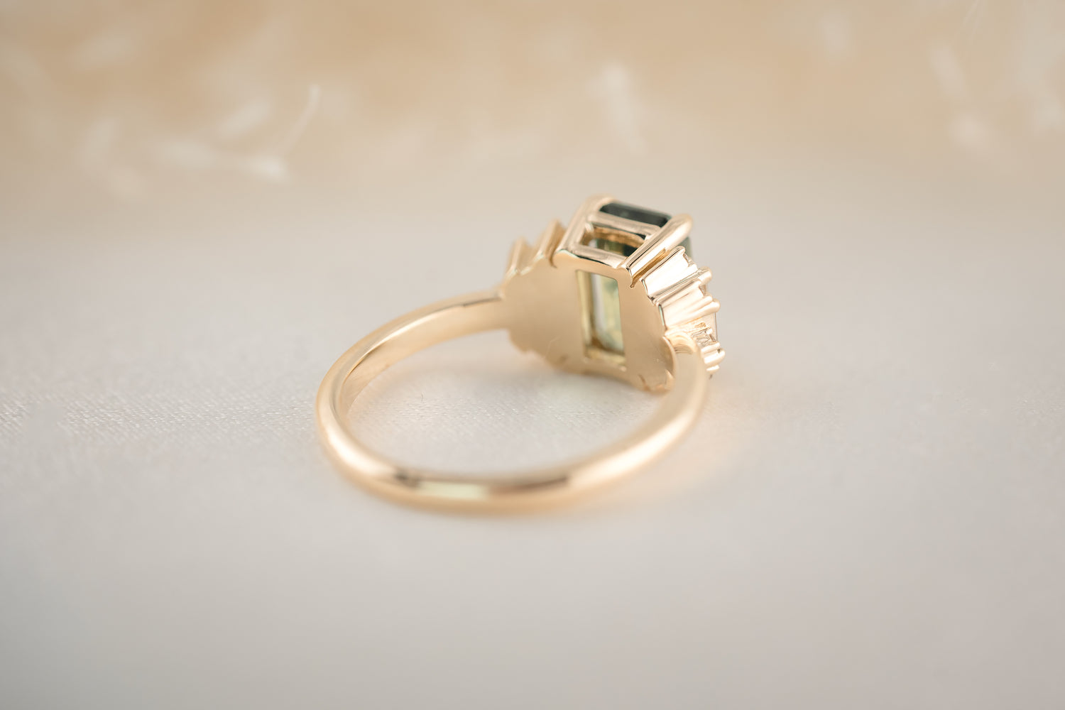 The Soleil 2.6 CT Bi-color Green Sapphire Ring - Lavender Creek Gems 