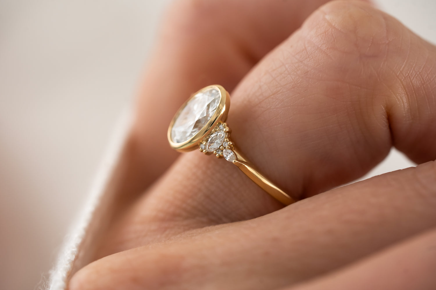 The Bezel Maeve Ring | Oval Diamond