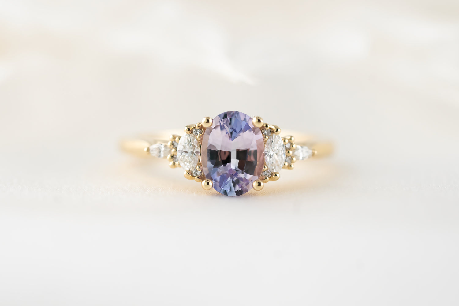 The Maeve Ring | 1.3 CT Oval Light Purple Bi-color Sapphire