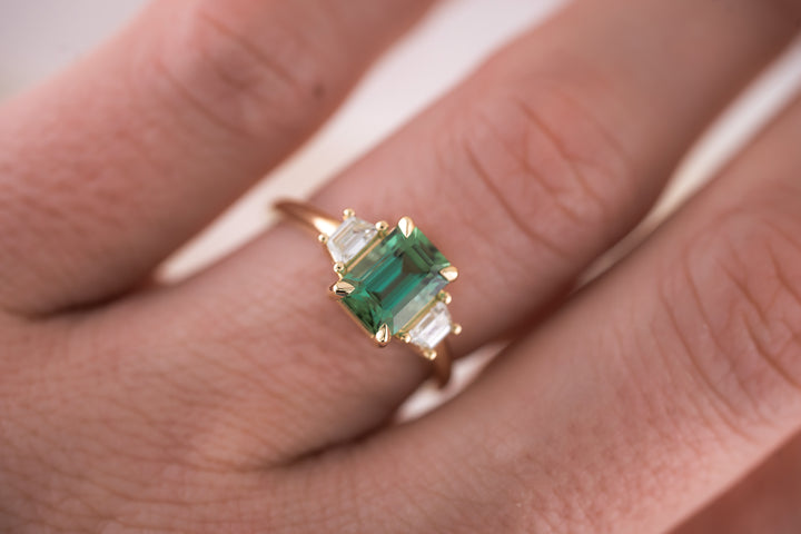The Tría 1.7 CT Green Tourmaline Ring