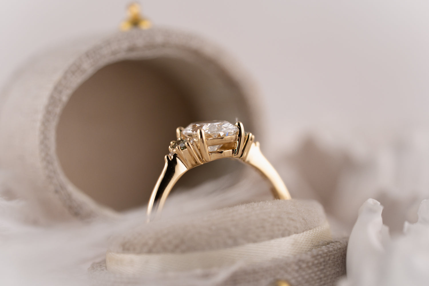 The Low Maren Ring | 1.5 CT Oval Diamond + Green Sapphire - Lavender Creek Gems 