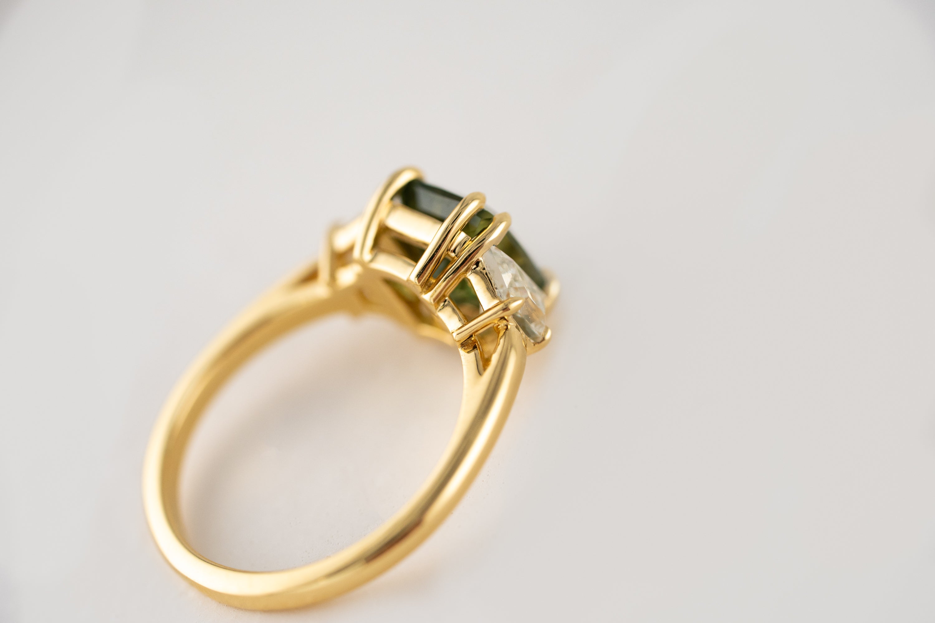 The Tría Ring | 3.09 CT Radiant Green Sapphire