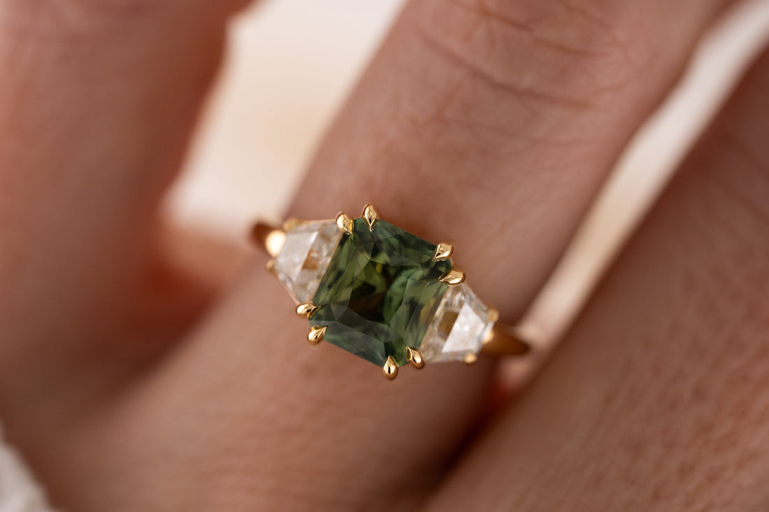 The Tría Ring | 3.09 CT Radiant Green Sapphire