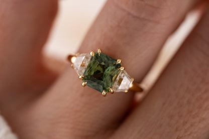 The Tría Ring | 3.09 CT Radiant Green Sapphire