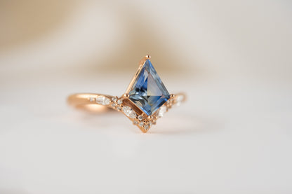 The Half Oracle Ring | 1.31 CT Kite Bicolor Blue Sapphire