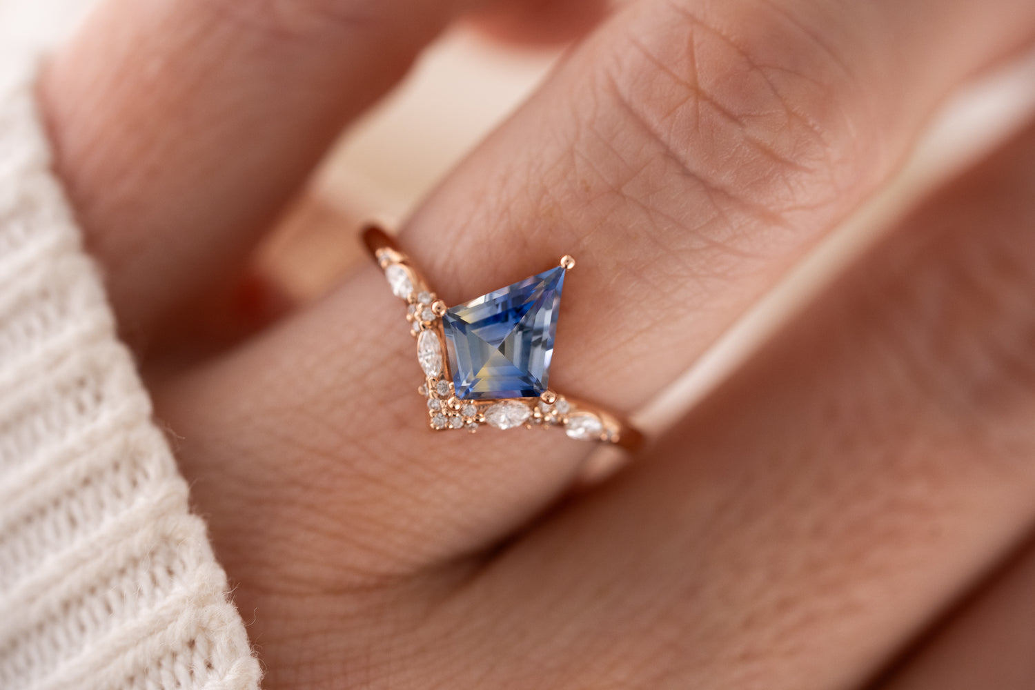 The Half Oracle Ring | 1.31 CT Kite Bicolor Blue Sapphire