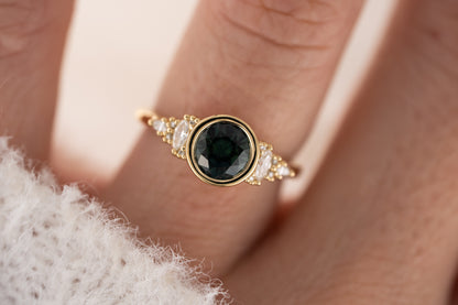 The Bezel Maeve Ring | 1.16 CT Round Teal Montana Sapphire