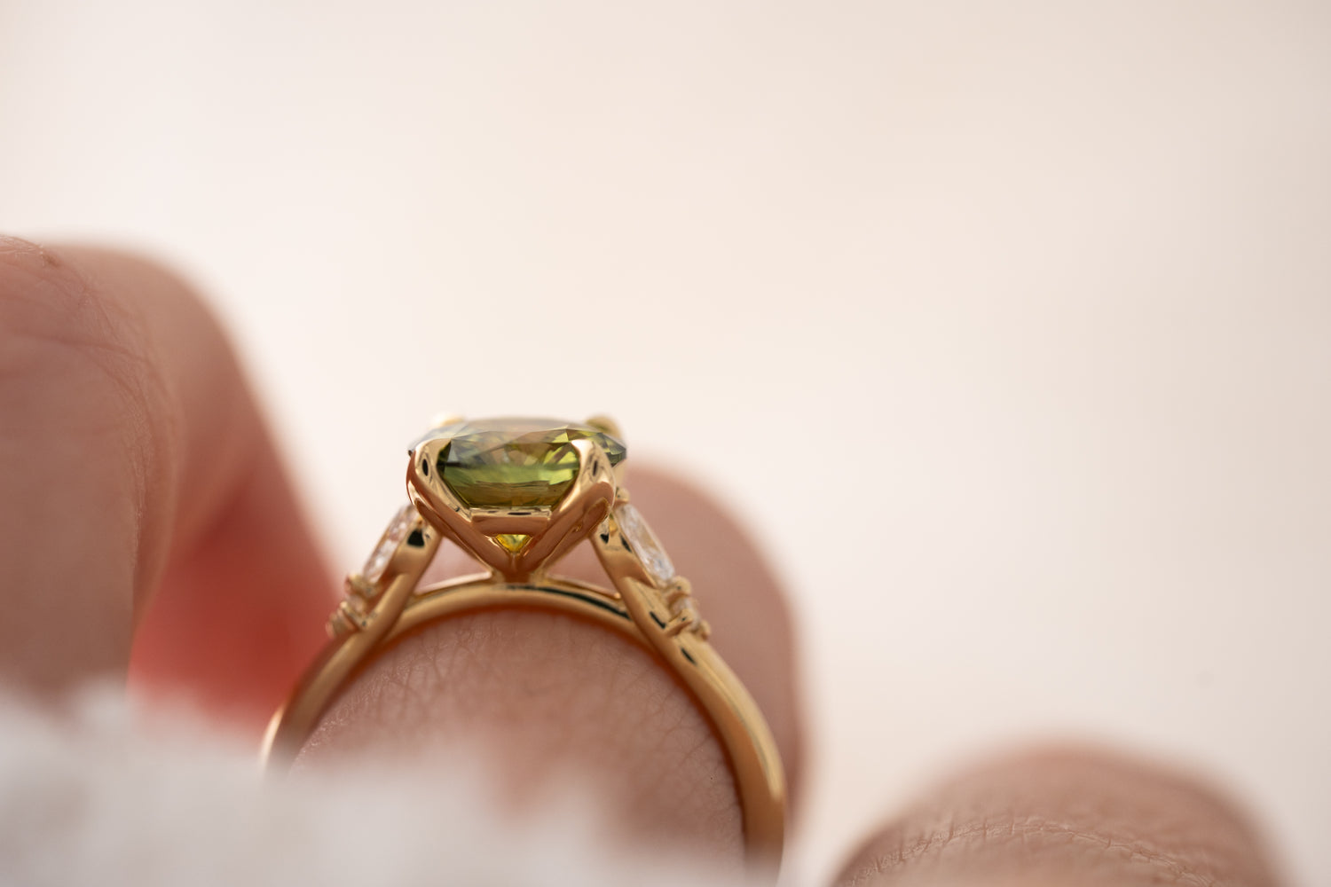 The Skyward Ring | 2.49 CT Round Green Parti Sapphire