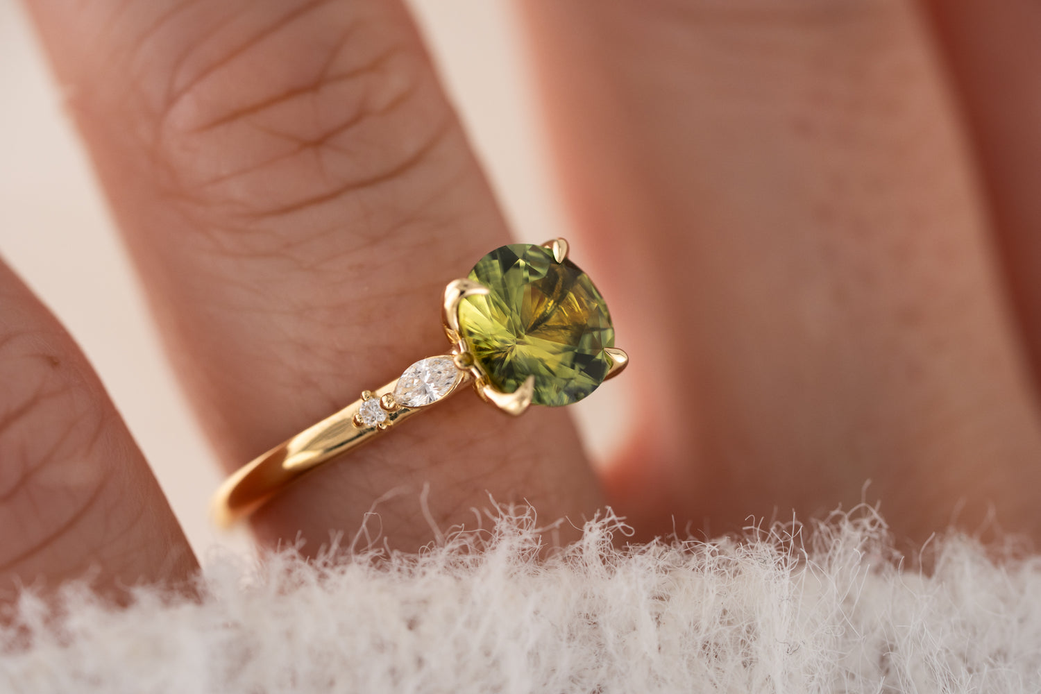 The Skyward Ring | 2.49 CT Round Green Parti Sapphire