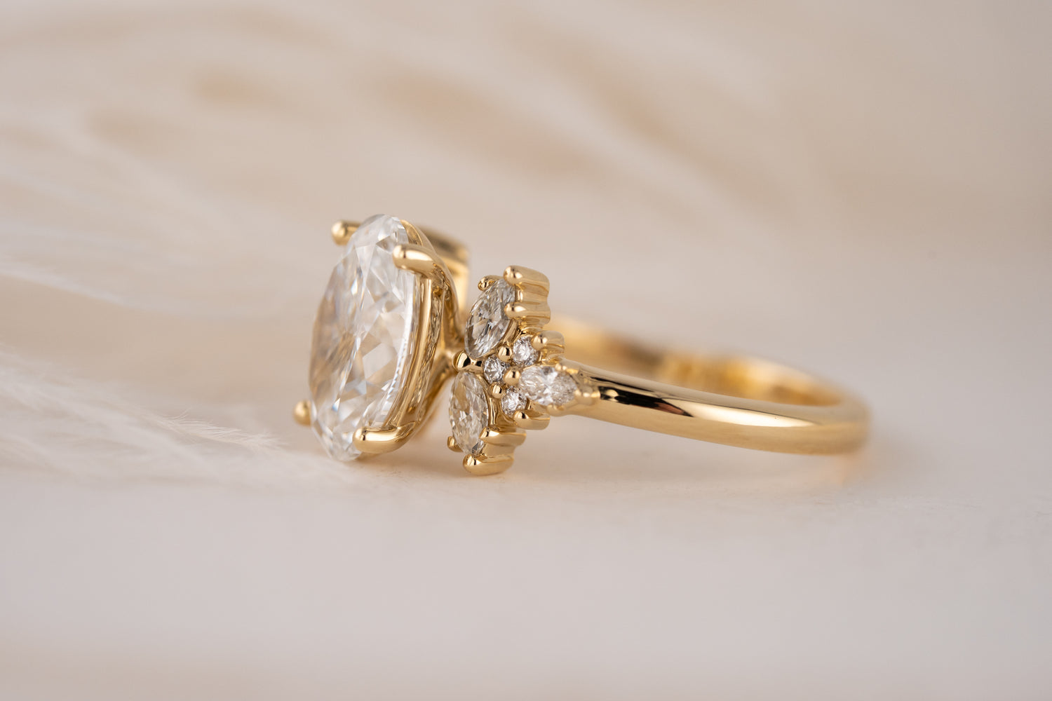 The Veraine Ring | 2.5 CT Oval Diamond