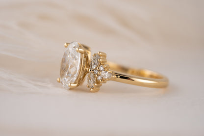 The Veraine Ring | 2.5 CT Oval Diamond
