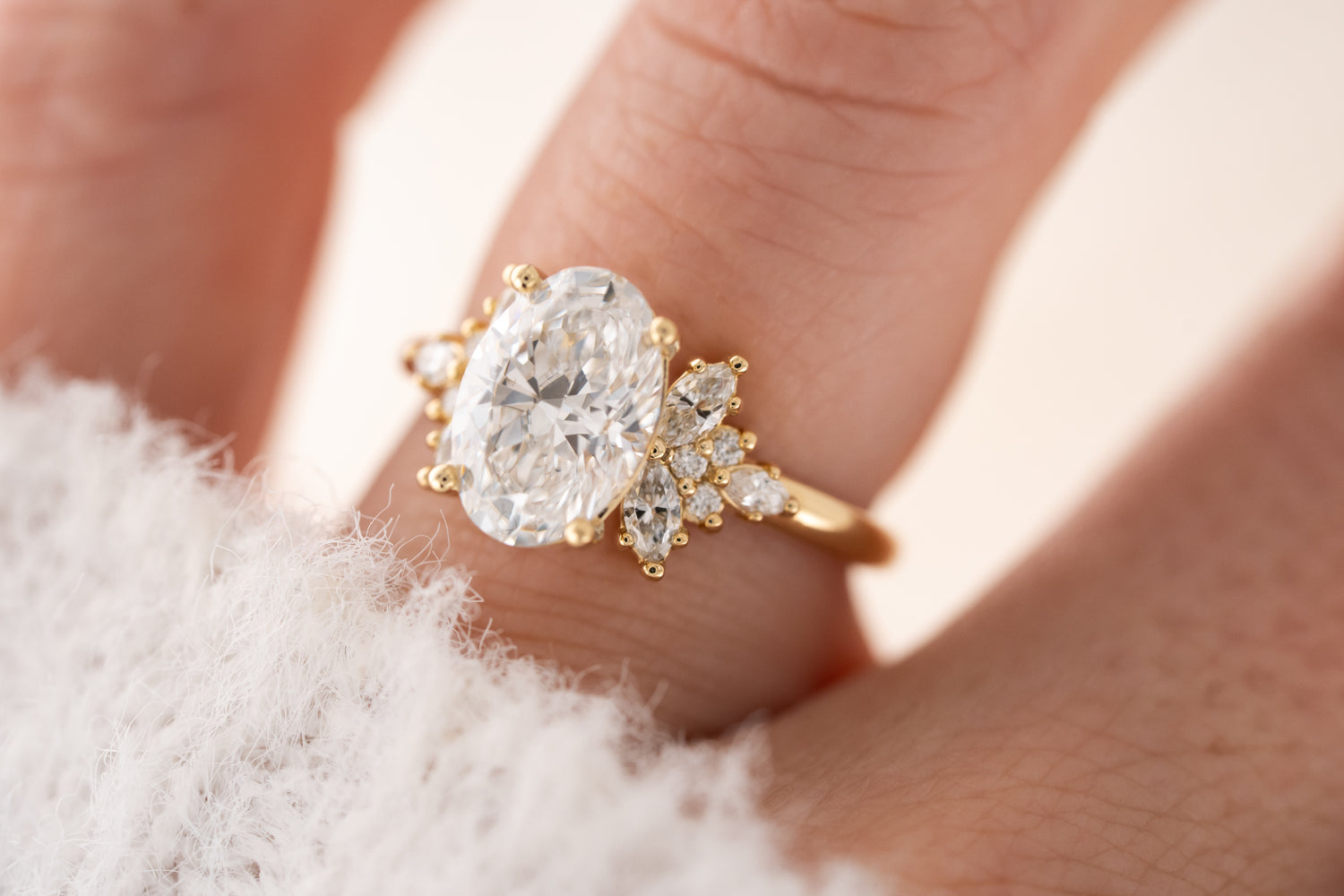 The Veraine Ring | 2.5 CT Oval Diamond