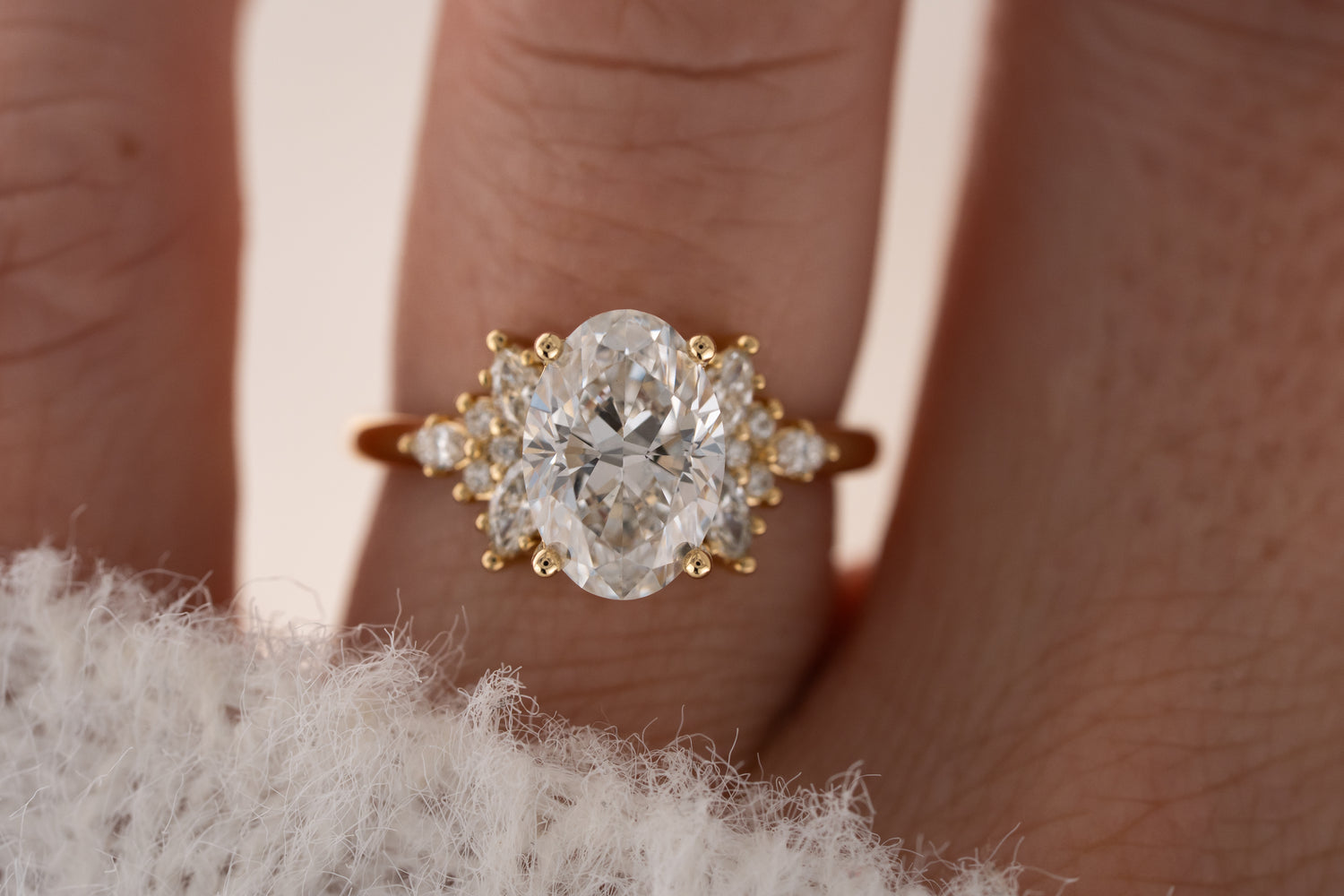The Veraine Ring | 2.5 CT Oval Diamond