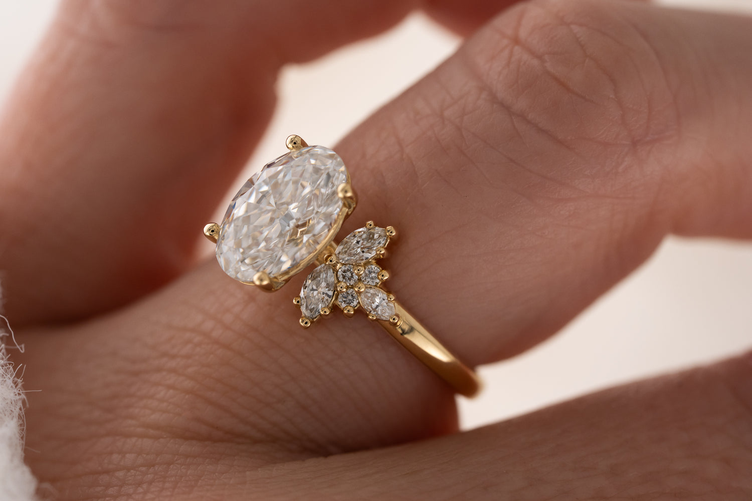 The Veraine Ring | 2.5 CT Oval Diamond