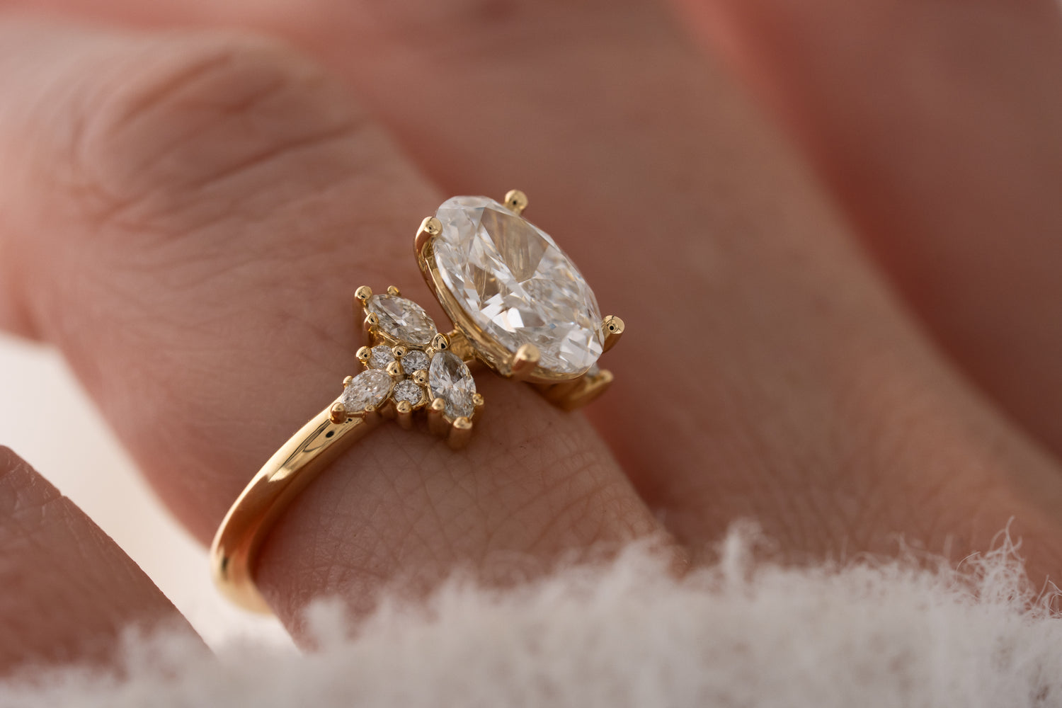 The Veraine Ring | 2.5 CT Oval Diamond