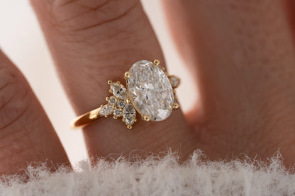 The Veraine Ring | 2.5 CT Oval Diamond
