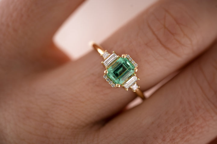 The Sura 0.87CT Emerald Ring