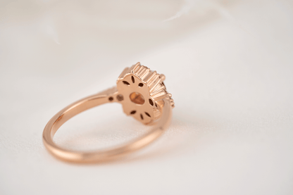 The Comtesse Ring | 0.88 CT Oval Orange Sapphire