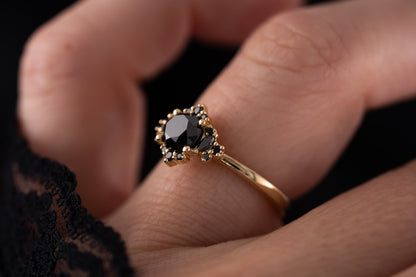 The Naevia Ring | 1 CT Round Black Diamond