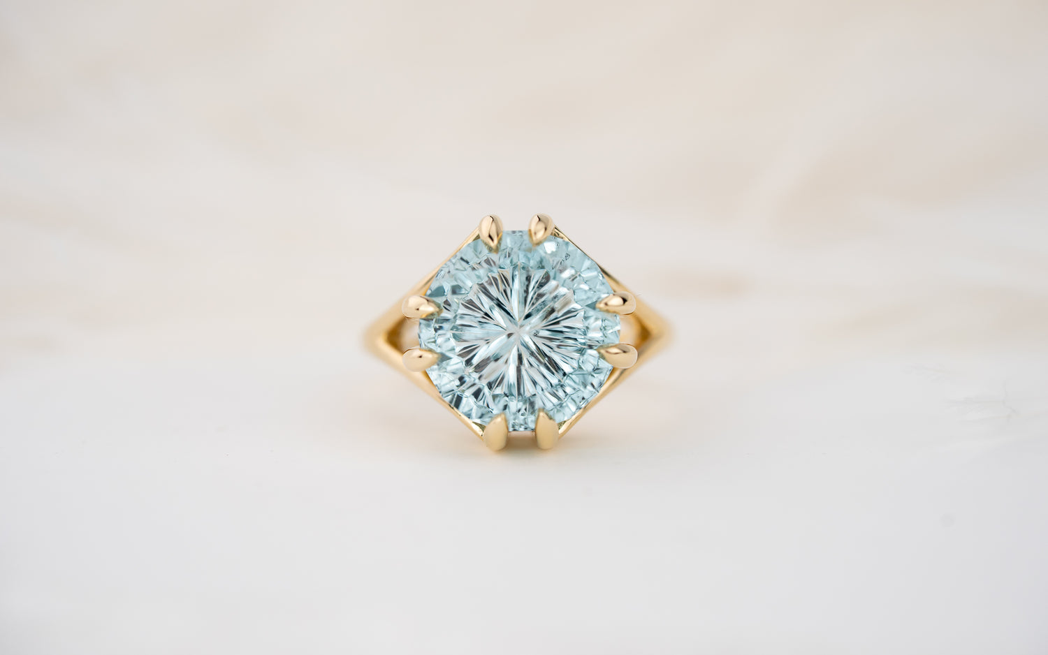 The Willow Ring | 7.9 CT Round Starbrite™ Aquamarine